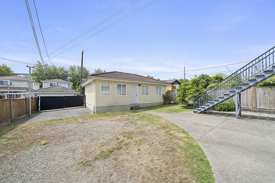 2772 Triumph Street Vancouver, BC - 34