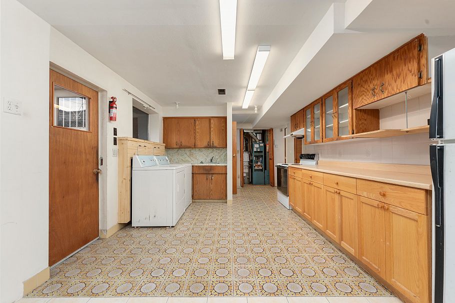 4561 Manor Street Vancouver, BC - 26