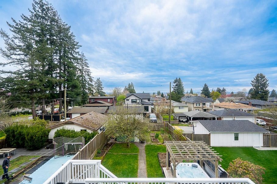 457 E 11th Street North Vancouver, BC - 23
