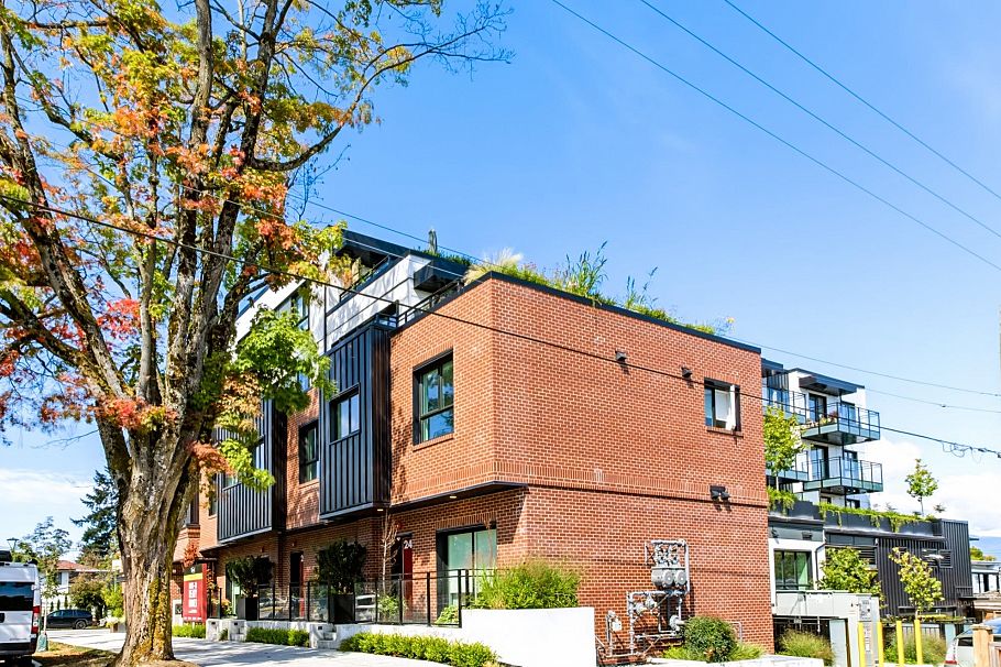 406 2419 Grant Street Vancouver, BC - 3