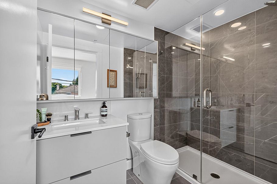 202 8030 Oak Street Vancouver, BC - 11