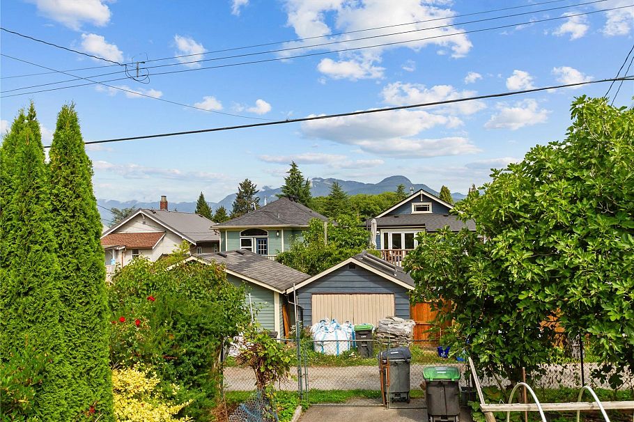 2461 Dundas Street Vancouver, BC - 21