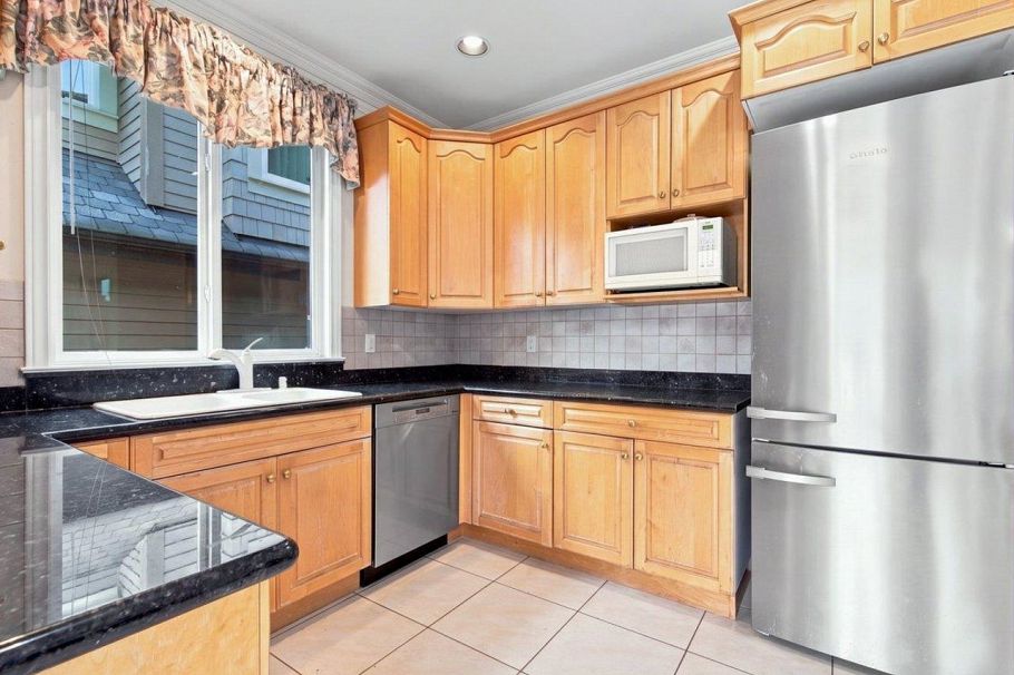 3262 W 12th Avenue Vancouver, BC - 11