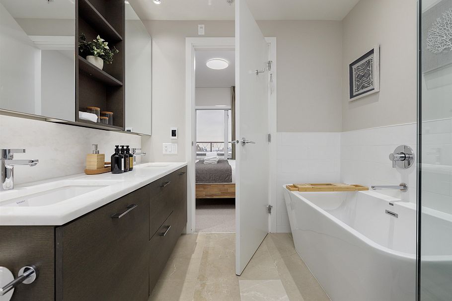 7476 Granville Street Vancouver, BC - 24