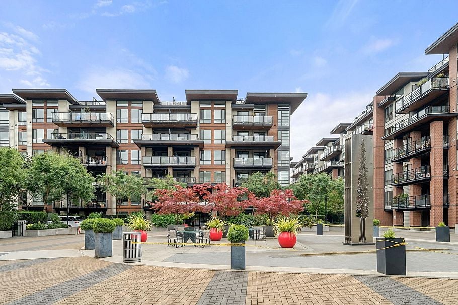 412 719 W 3rd Street North Vancouver, BC - 1