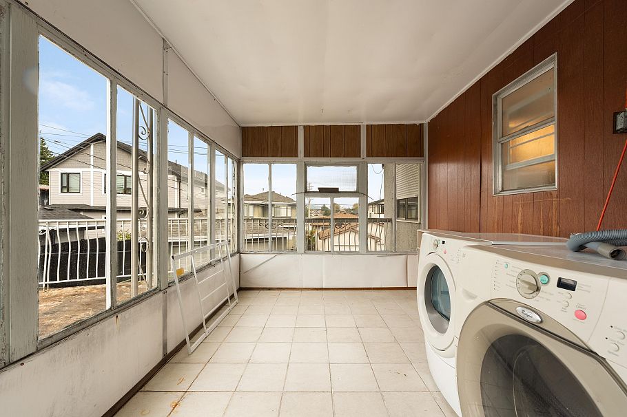 4561 Manor Street Vancouver, BC - 30