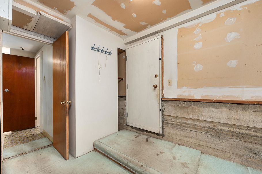 4561 Manor Street Vancouver, BC - 29