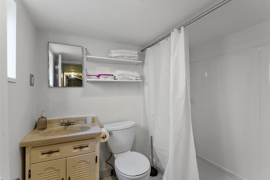2461 Dundas Street Vancouver, BC - 18