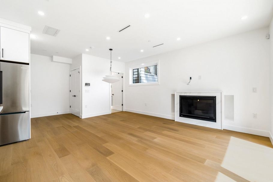 2 950 W 17th Avenue Vancouver, BC - 12