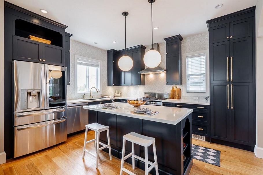 457 E 11th Street North Vancouver, BC - 1