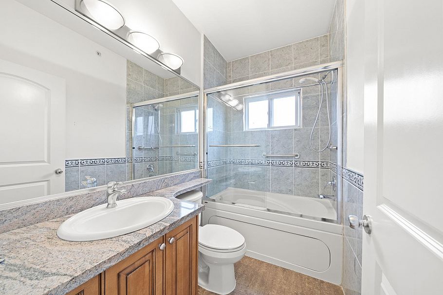 2772 Triumph Street Vancouver, BC - 28