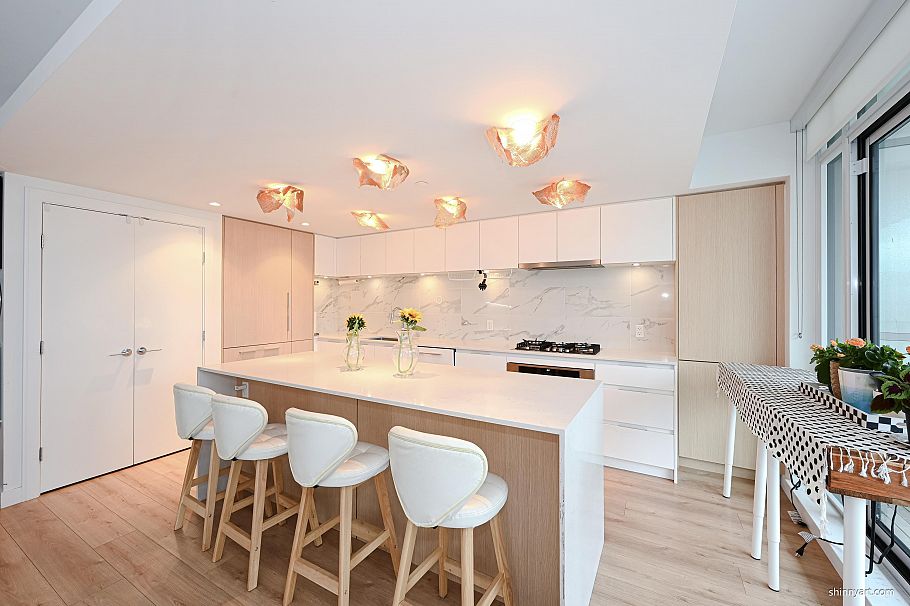 606 1500 Fern Street North Vancouver, BC - 3