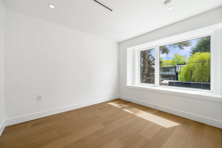 2 950 W 17th Avenue Vancouver, BC - 18