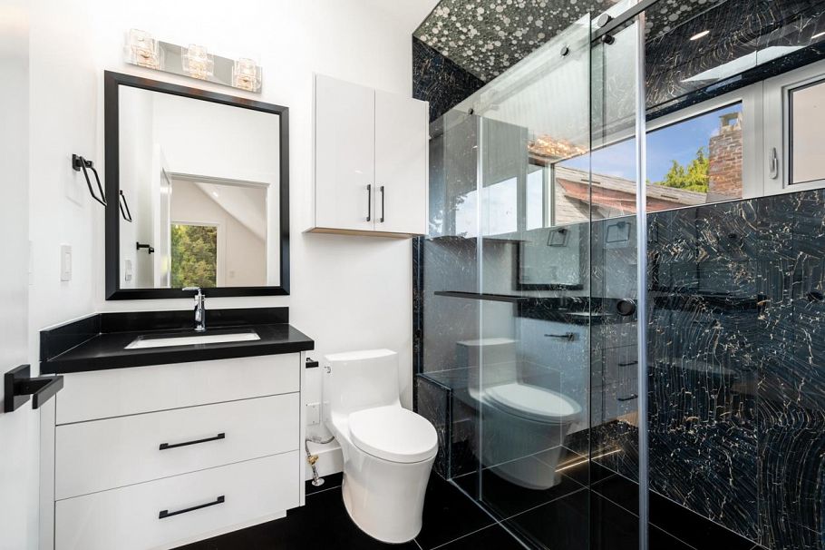 2 950 W 17th Avenue Vancouver, BC - 28