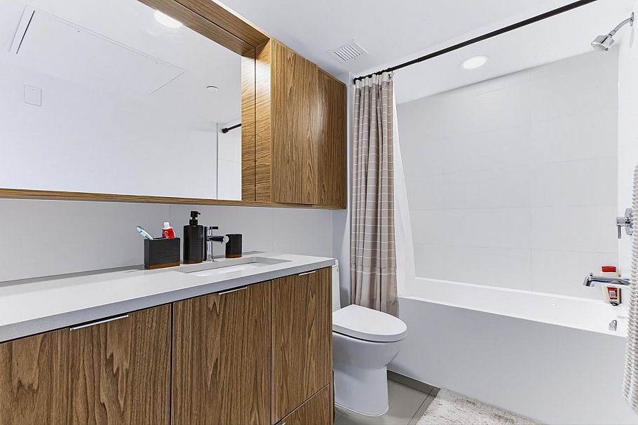 406 2419 Grant Street Vancouver, BC - 18