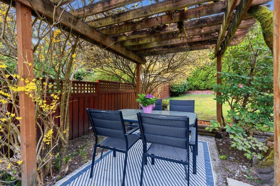 272 E Osborne Road North Vancouver, BC - 14