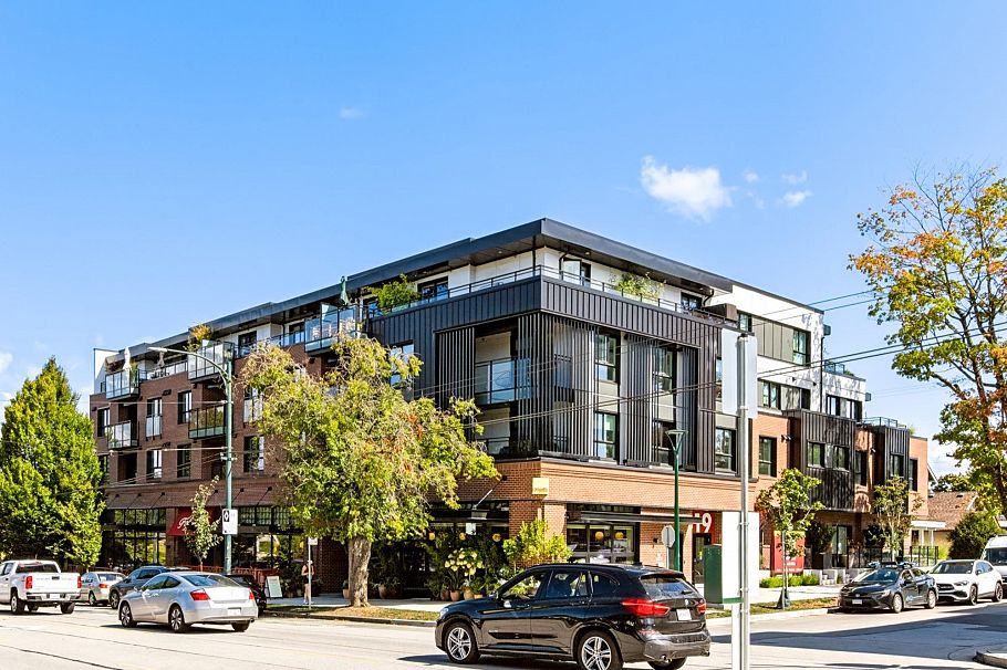 406 2419 Grant Street Vancouver, BC - 2