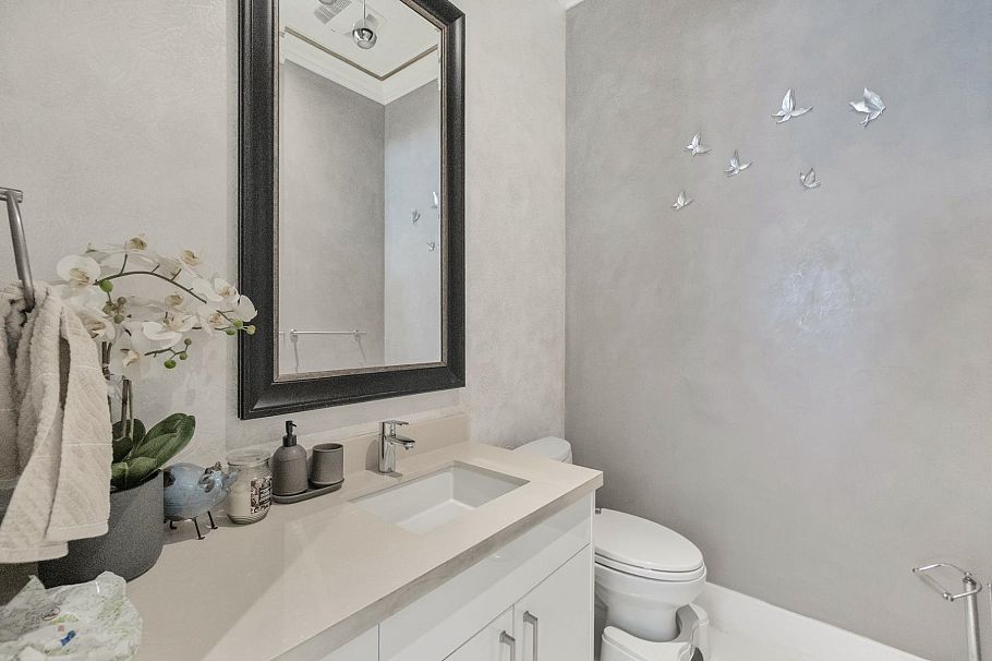 512 W 23rd Street North Vancouver, BC - 18