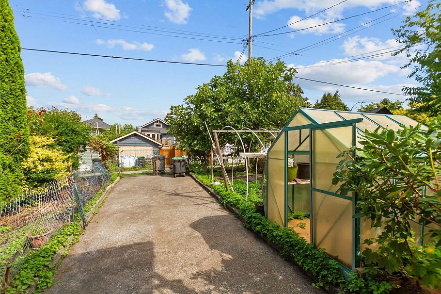 2461 Dundas Street Vancouver, BC - 23