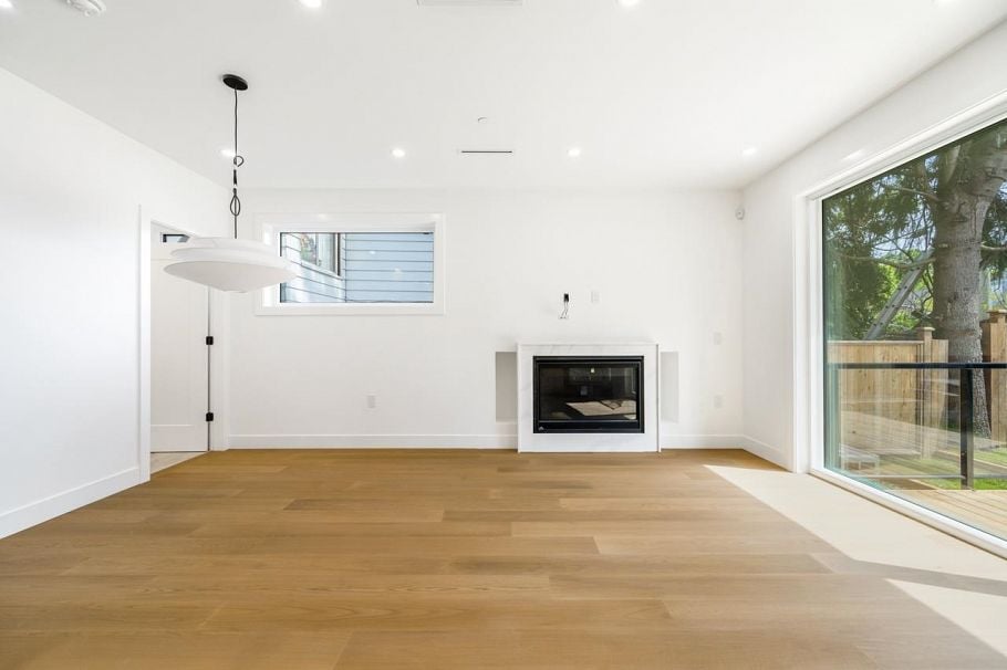 2 950 W 17th Avenue Vancouver, BC - 4