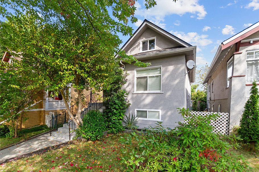 2461 Dundas Street Vancouver, BC - 2