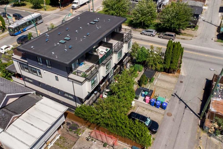 2288 E 33rd Avenue Vancouver, BC - 33