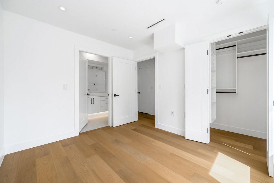2 950 W 17th Avenue Vancouver, BC - 23
