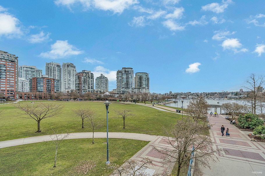 708 1408 Strathmore Mews Vancouver, BC - 25