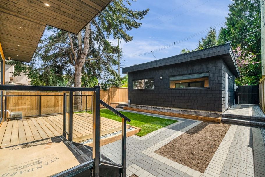 2 950 W 17th Avenue Vancouver, BC - 33