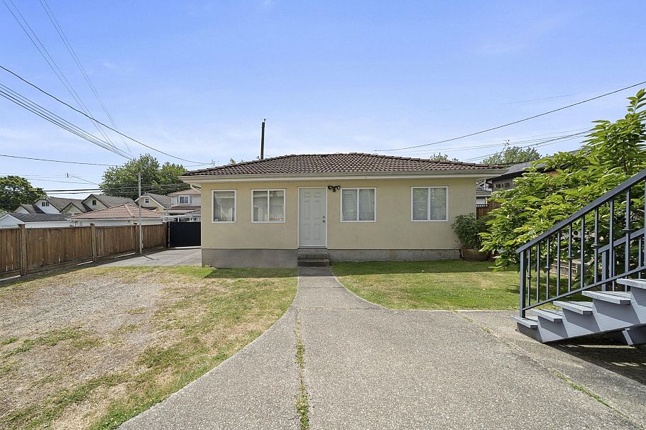 2772 Triumph Street Vancouver, BC - 33