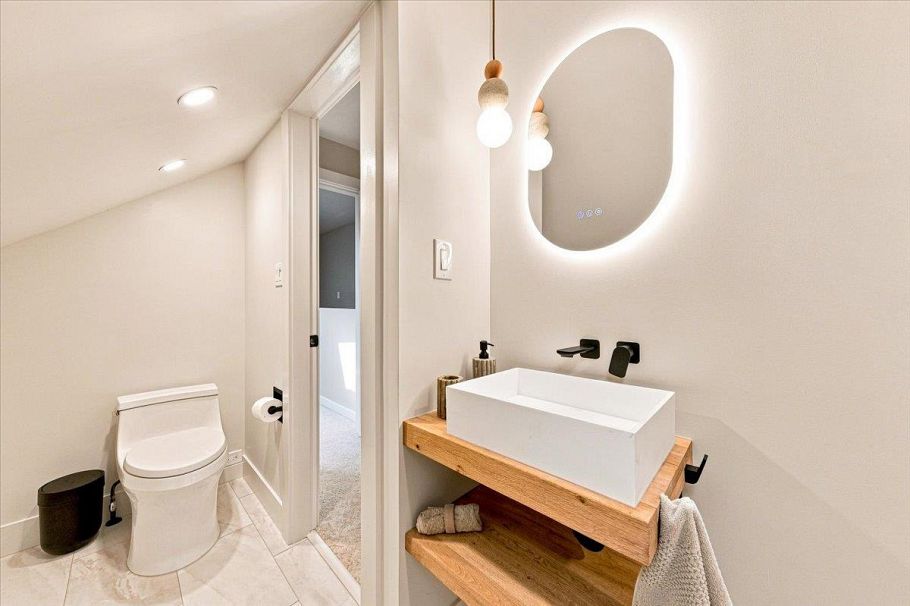 457 E 11th Street North Vancouver, BC - 19