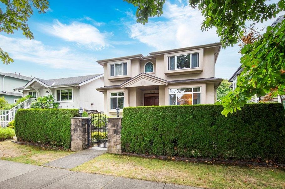 3262 W 12th Avenue Vancouver, BC - 3