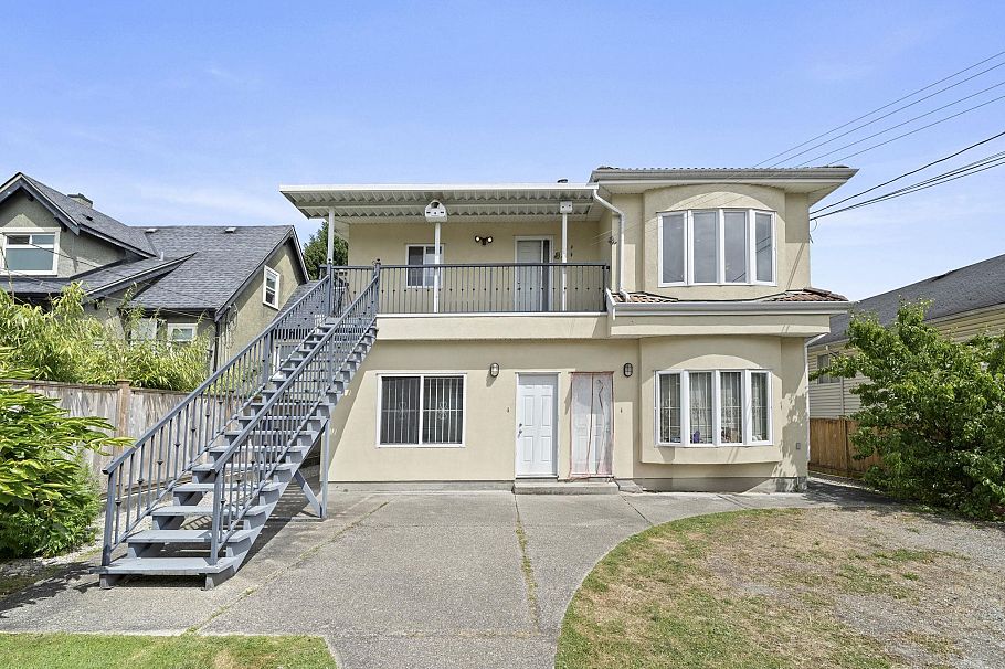2772 Triumph Street Vancouver, BC - 32