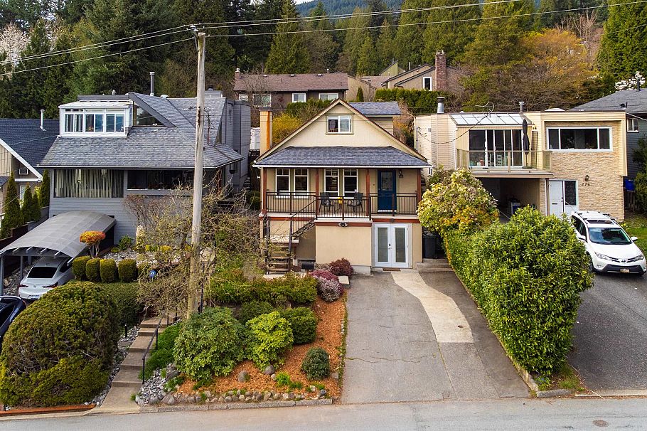 272 E Osborne Road North Vancouver, BC - 33