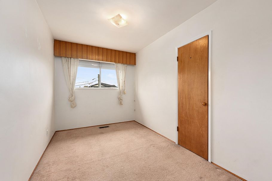 4561 Manor Street Vancouver, BC - 9