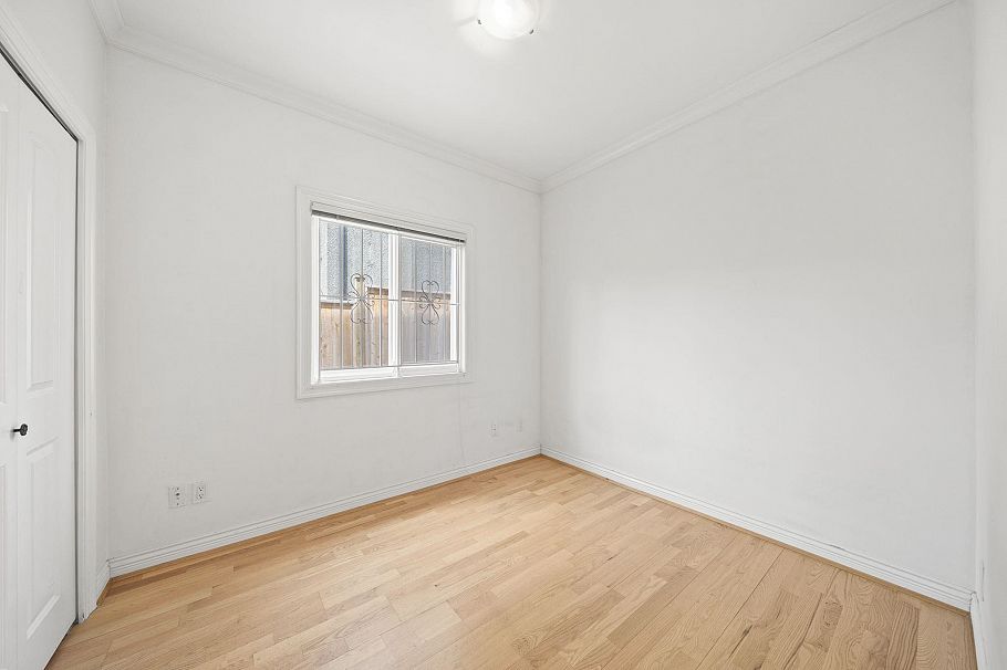 2772 Triumph Street Vancouver, BC - 30