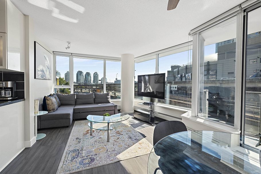 305 689 Abbott Street Vancouver, BC - 1
