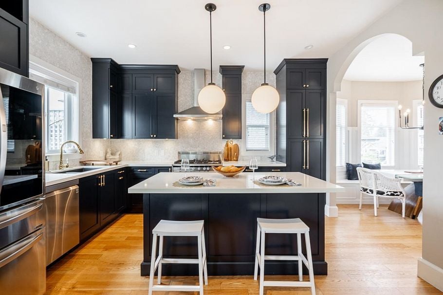 457 E 11th Street North Vancouver, BC - 2