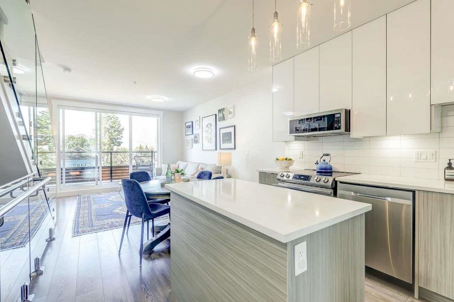 2288 E 33rd Avenue Vancouver, BC - 1