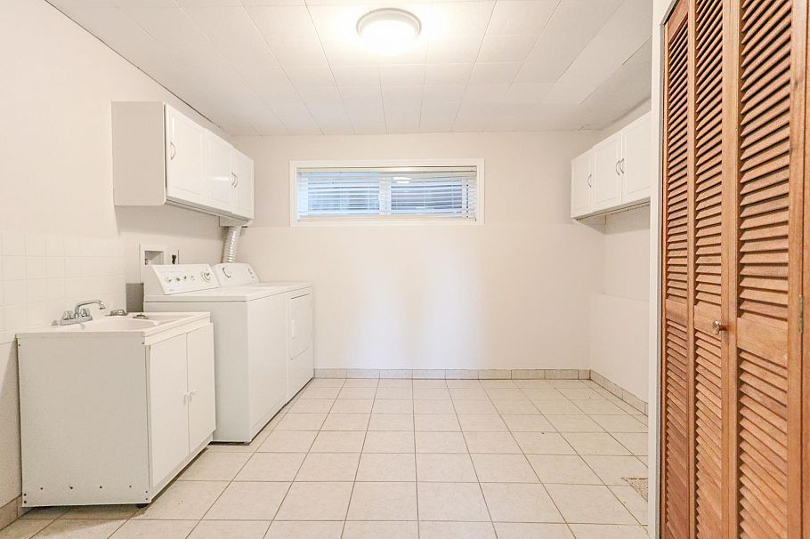 1352 E 16th Street North Vancouver, BC - 24