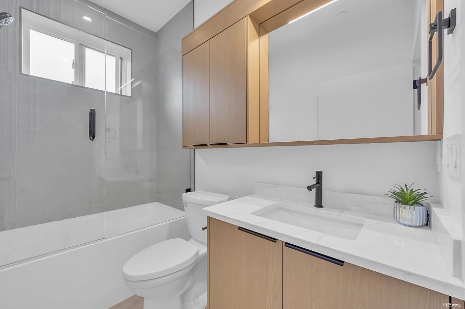 1 3436 Triumph Street Vancouver, BC - 35
