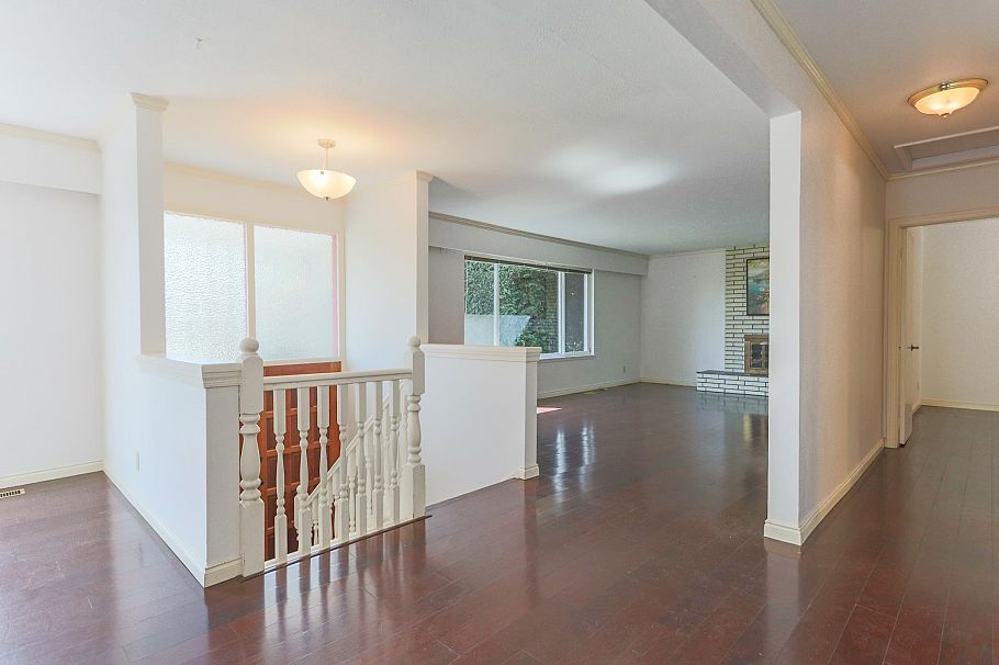1352 E 16th Street North Vancouver, BC - 3