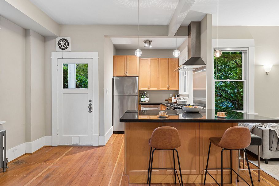 559 W 18th Avenue Vancouver, BC - 8