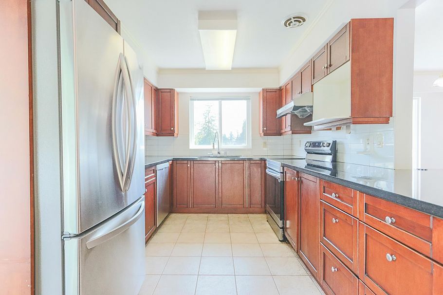 1352 E 16th Street North Vancouver, BC - 9