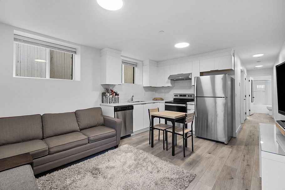 3123 W 16th Avenue Vancouver, BC - 28