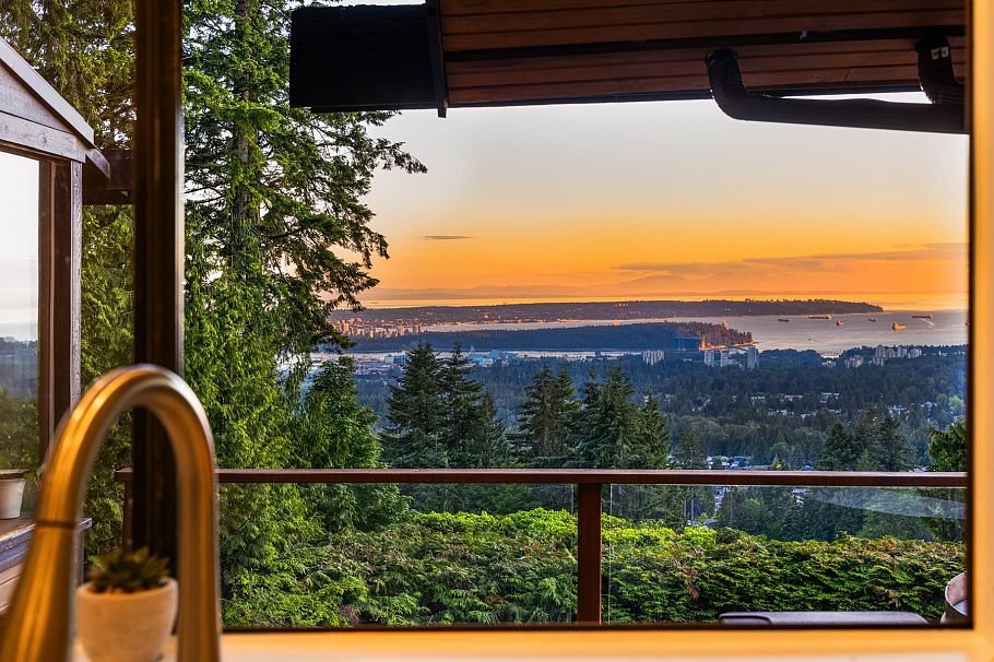 187 Rondoval Crescent North Vancouver, BC - 12