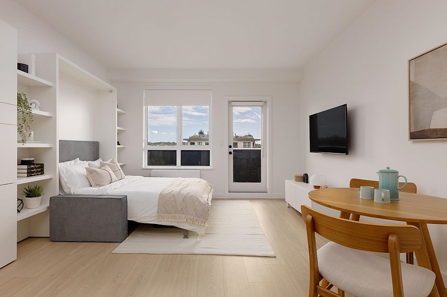 420 2450 Garden Drive Vancouver, BC - 2