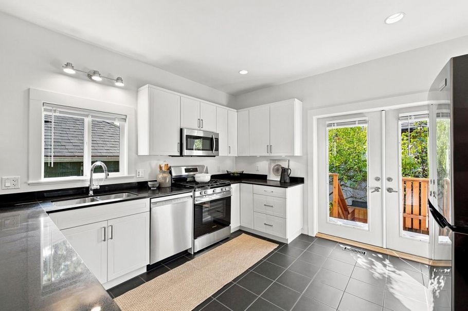 1970 Adanac Street Vancouver, BC - 13