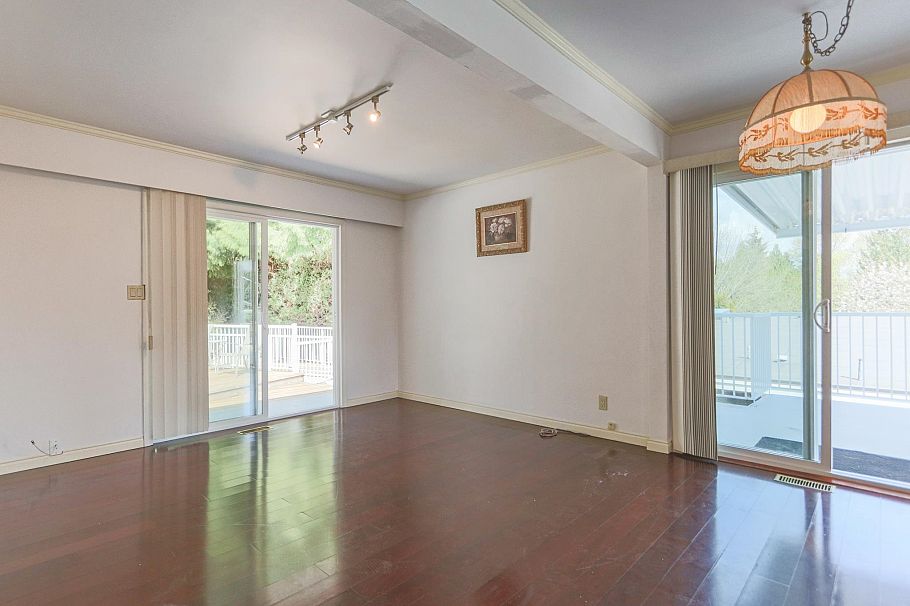 1352 E 16th Street North Vancouver, BC - 7