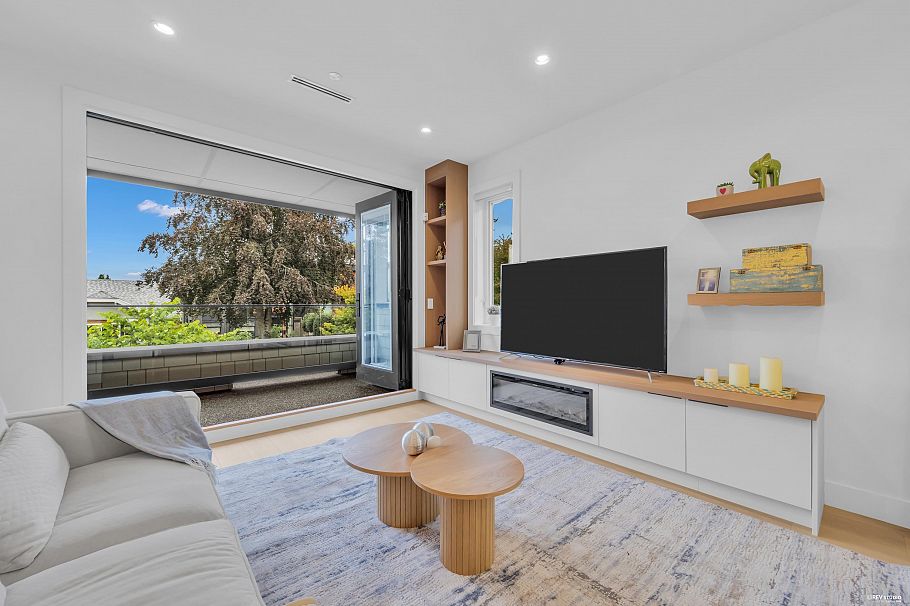1 3436 Triumph Street Vancouver, BC - 5